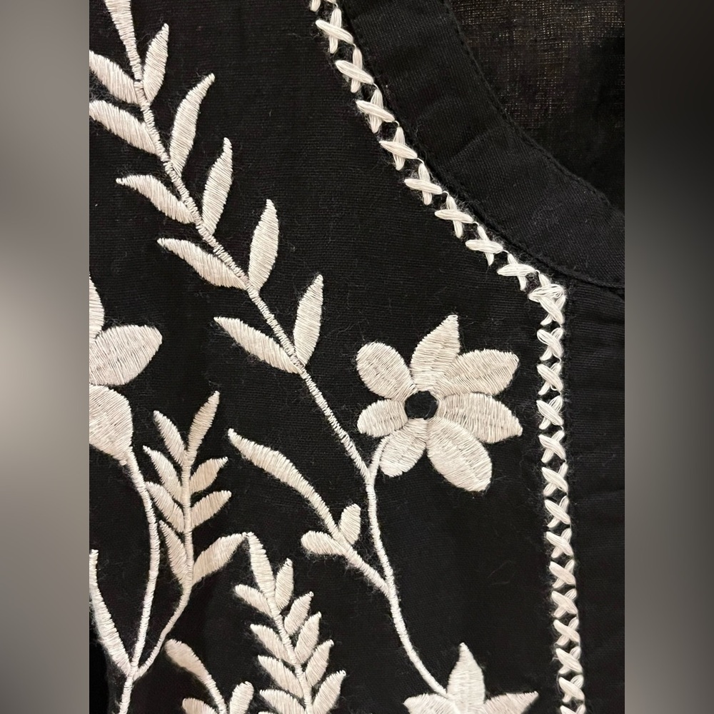 Joie boho blouse w/ floral embroidery. Balloon sleeves. Black, white. M. NWT - Picture 4 of 10